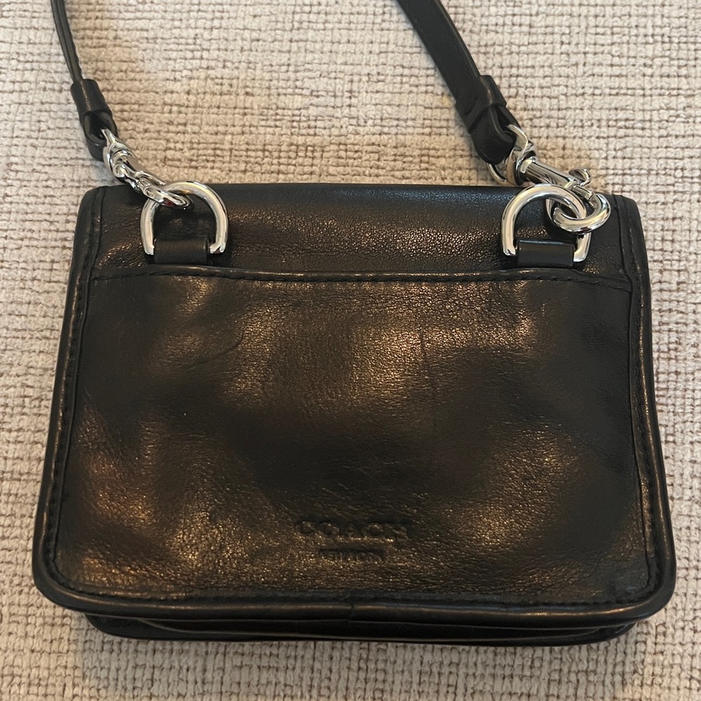 Coach Classic Turn lock Small Crossbody Handbag in Black Leather - Picture 3 of 14